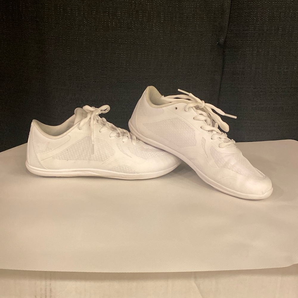 Varsity Kickoff shoe size 9.5